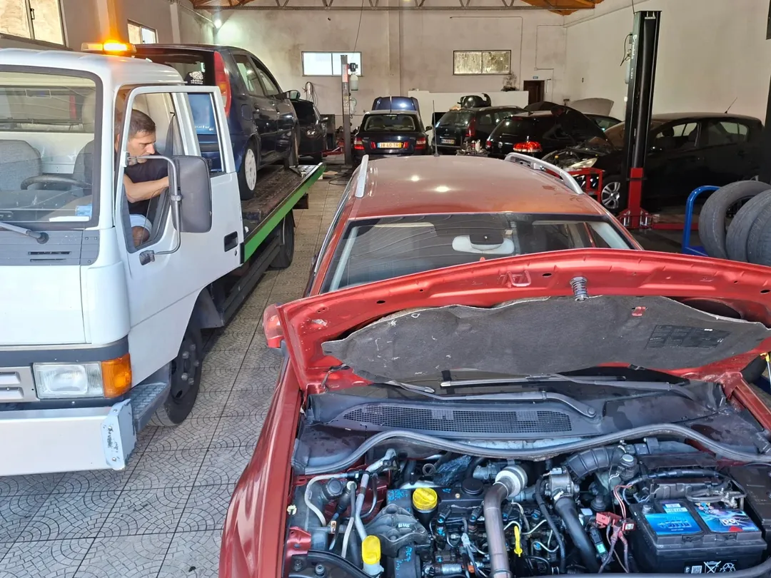 Interior da oficina Victor Ferreira Garage